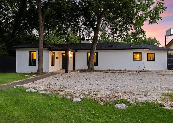 Bentwood Oasis In Austin House