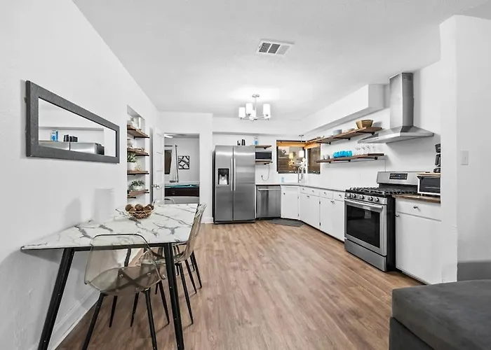 Bentwood Oasis In Austin House