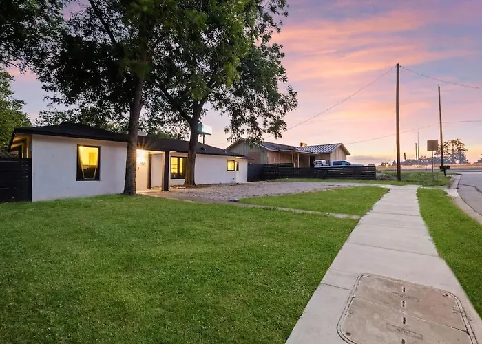 Bentwood Oasis In Austin House