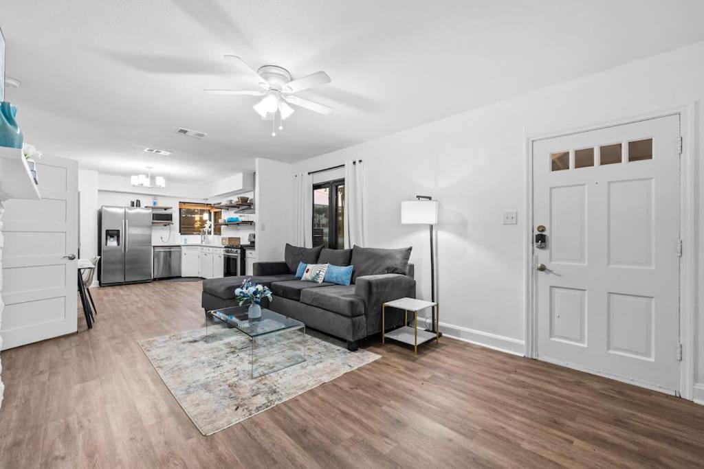 Bentwood Oasis In House Austin